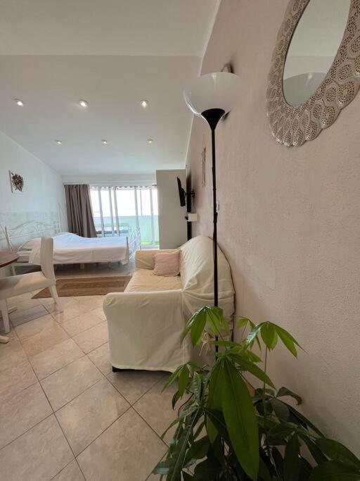 Studio apartment photo 2