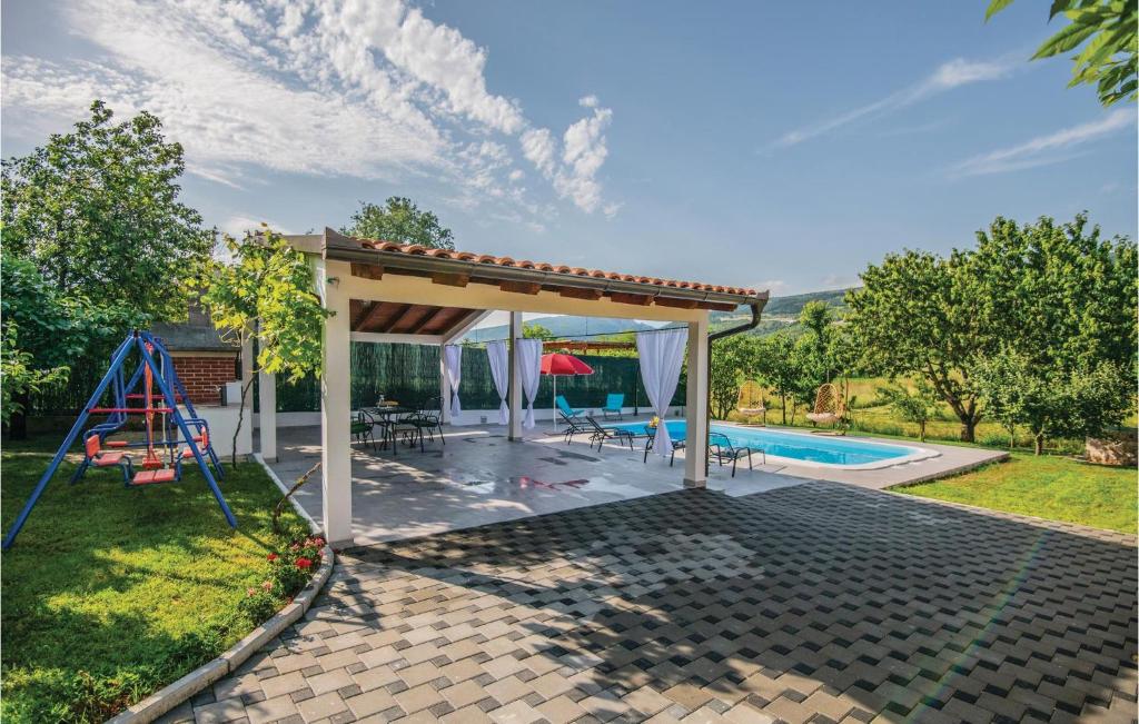 Three-Bedroom Holiday Home In Prolozac Donji photo 2