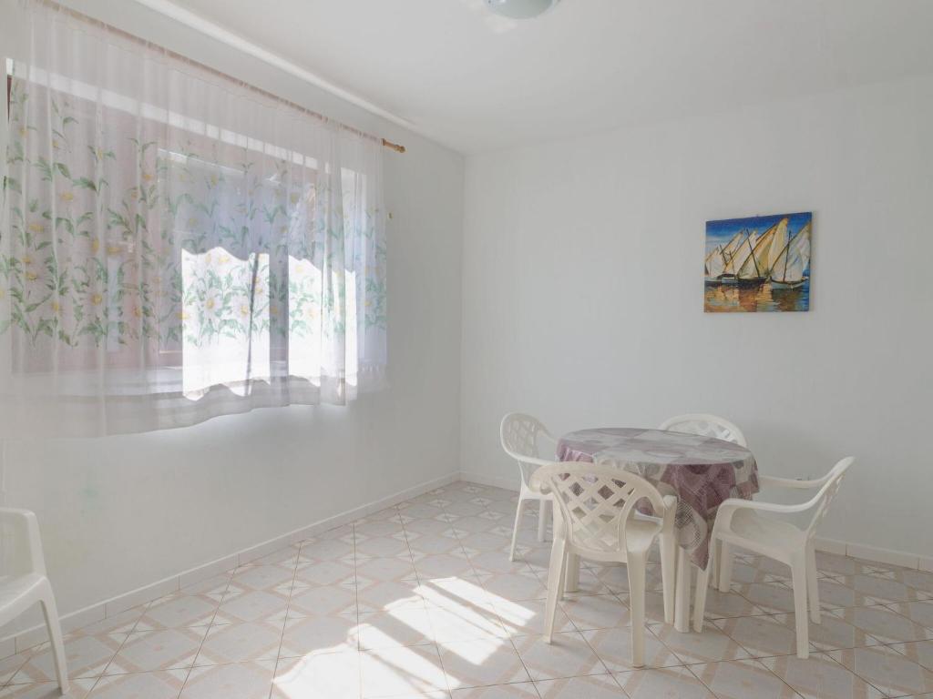 Seafront apartment Olivera with patio — photo 1