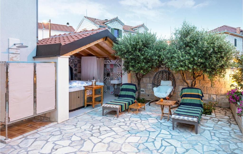 4 Bedroom Beautiful Home In Mravinci photo 2
