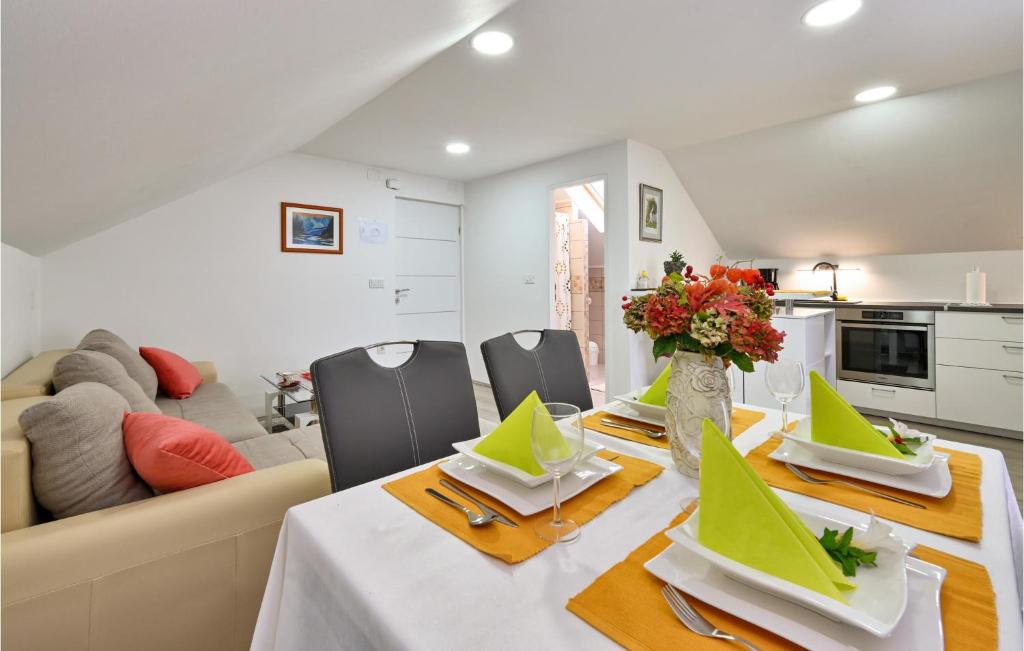 Pet Friendly Home In Paruzevina With Sauna photo 3