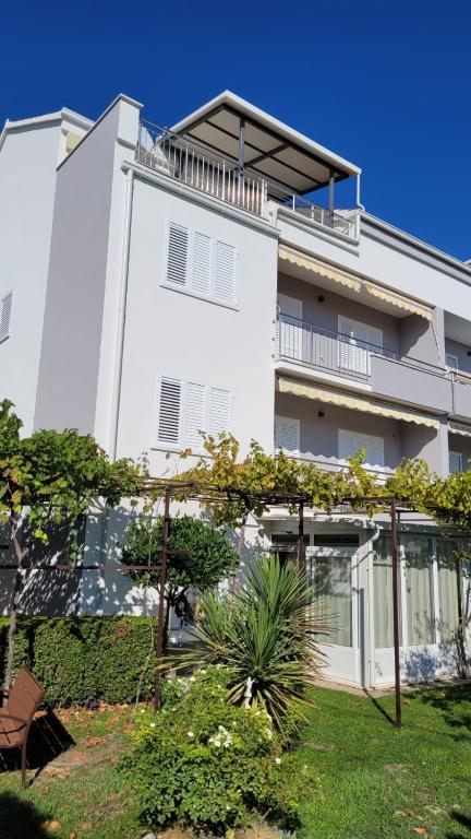 Sunshine Apartments Podstrana — photo 1