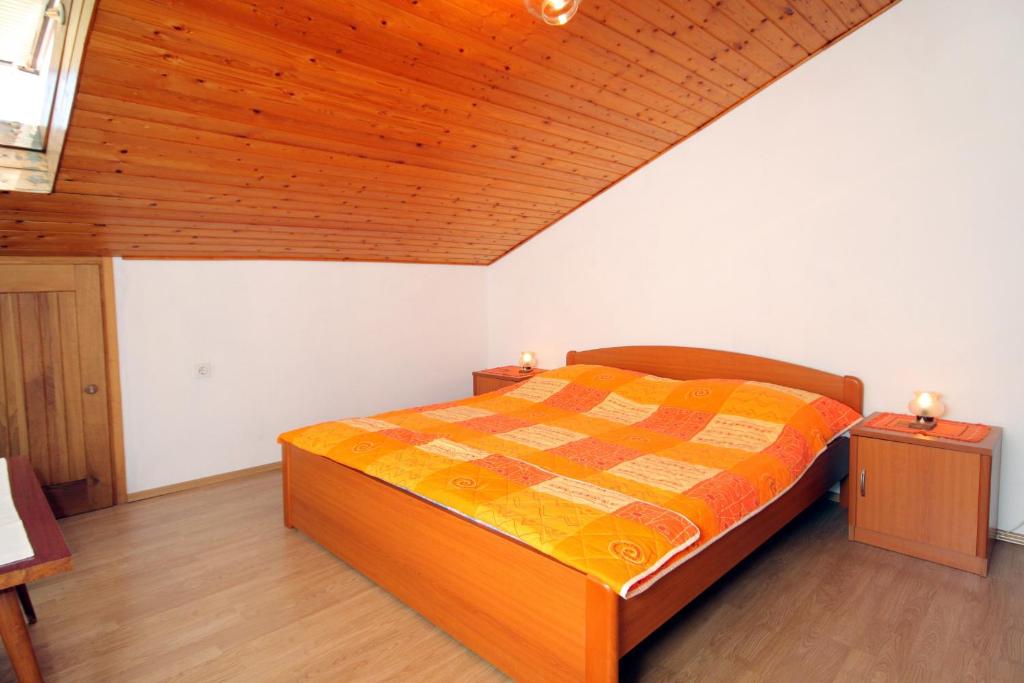 Apartments with parking space Punat photo 2