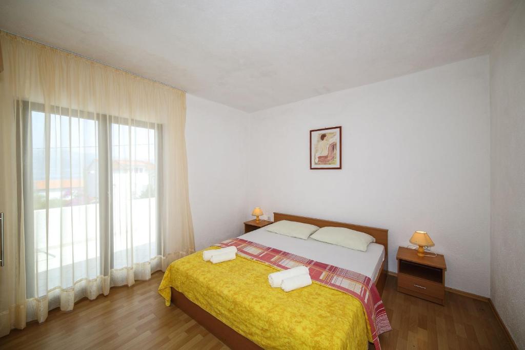 Seaside holiday house Slatine photo 2