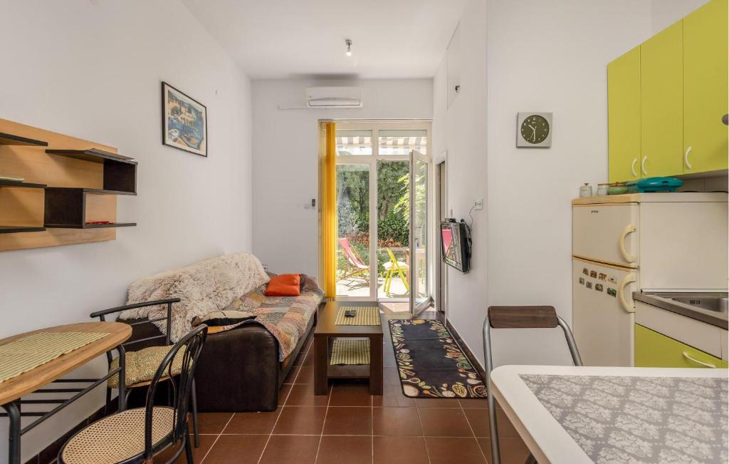 Lovely Apartment In Novi Vinodolski photo 2