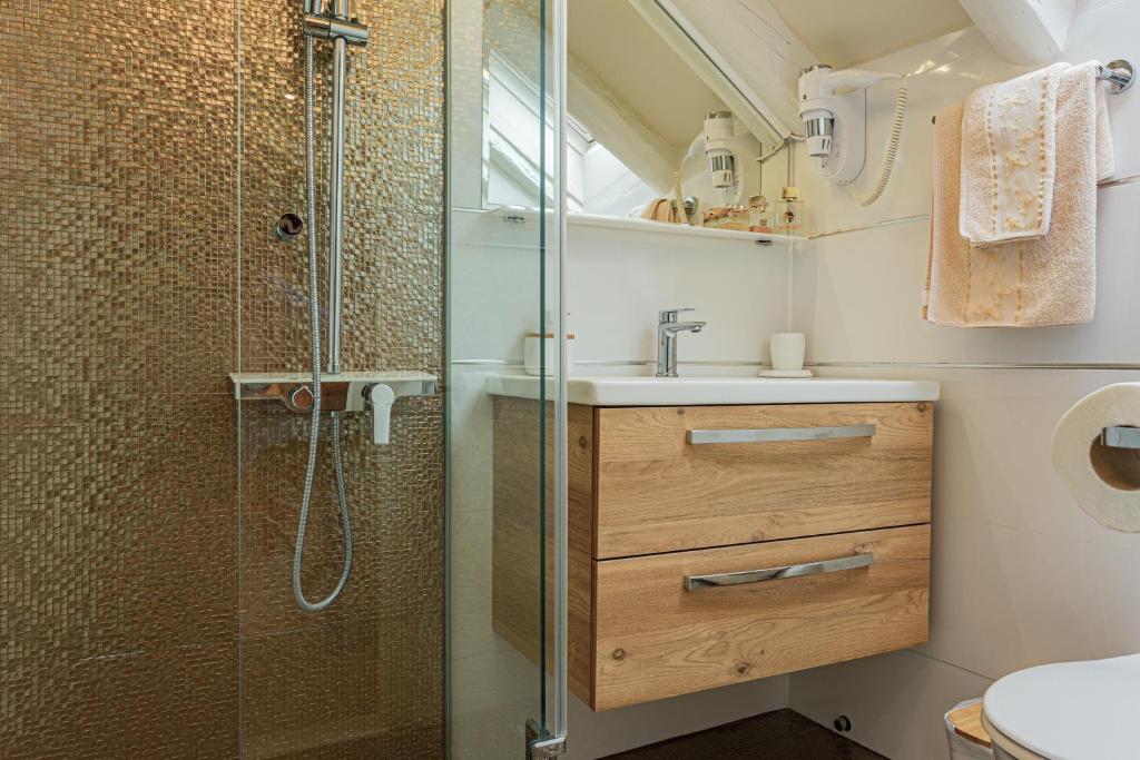 Old town Villa TROGIR STARS with free parking photo 3