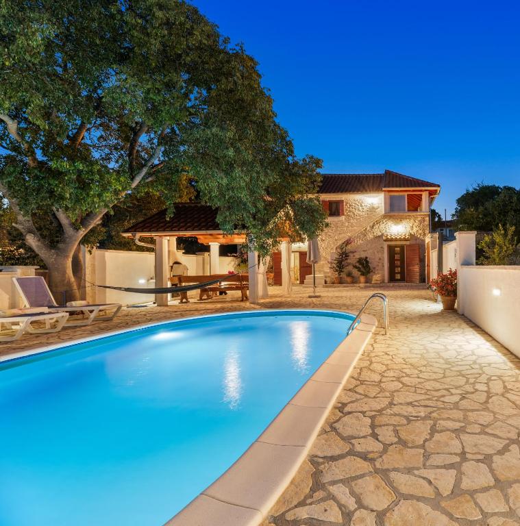The Grandfather's courtyard villa with heated pool — photo 1