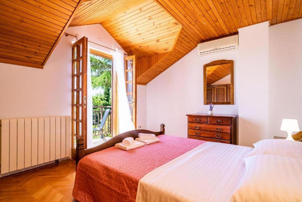 Three Bedroom Villa surrounded by Nature with Pool photo 2