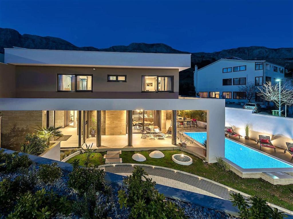 Stylish Villa Aria with pool — photo 1