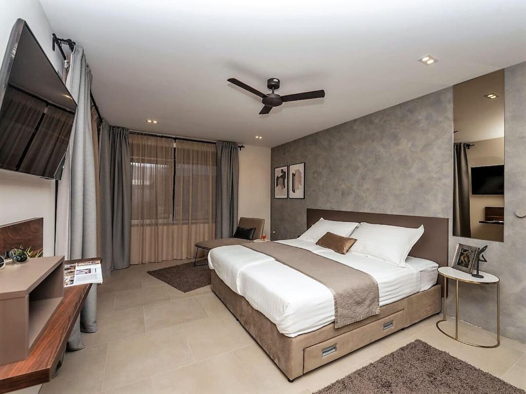 Stylish Villa Aria with pool photo 2
