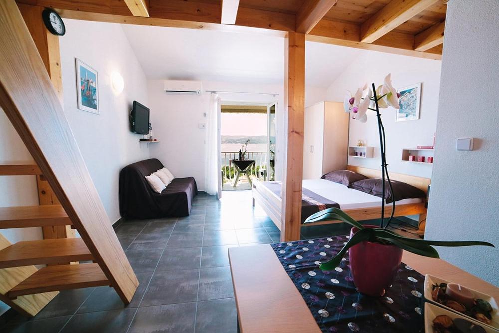 Studio apartment in Duce with sea view photo 2