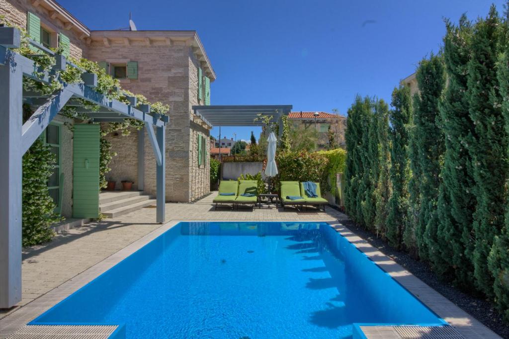 Stone villa Zelda with pool in Ližnjan — photo 1