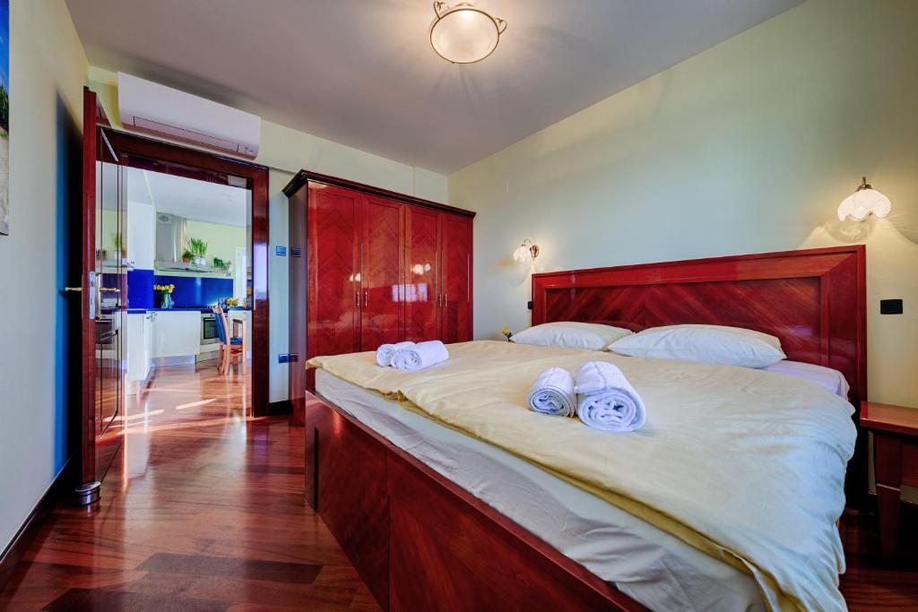 Seafront Apartment For4 photo 2