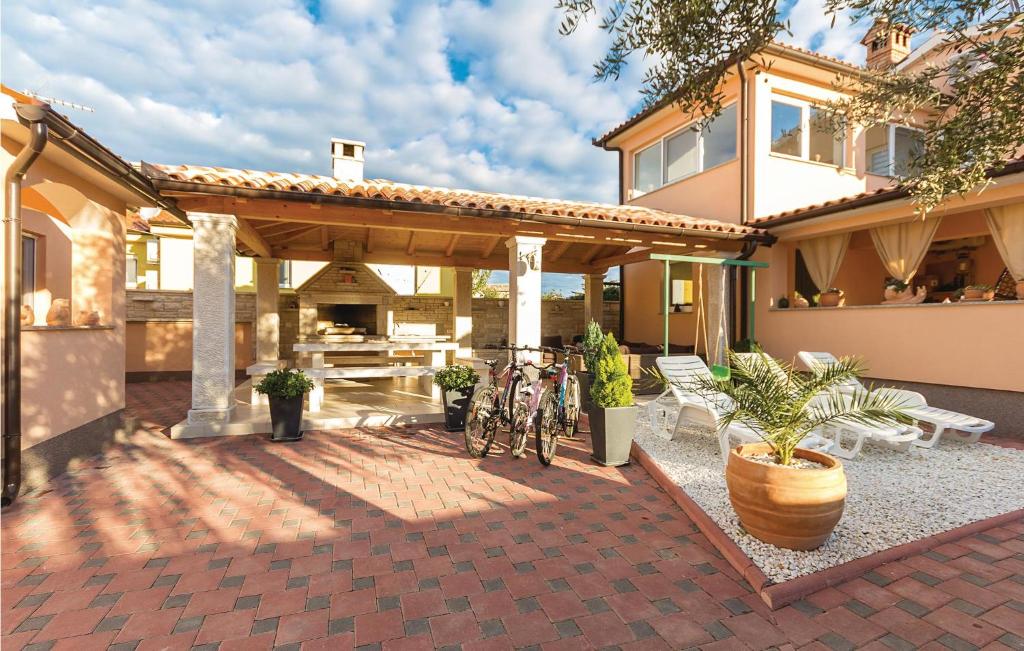 Three-Bedroom Holiday Home In Galizana photo 3
