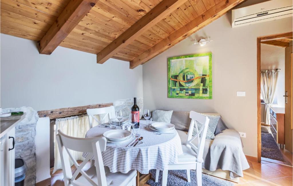 Cozy Apartment In Novigrad With Wifi photo 3
