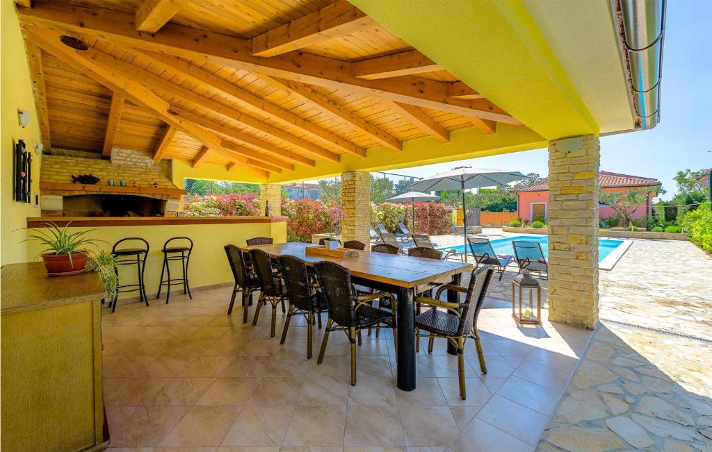 3 Bedroom Amazing Home In Smoljanci photo 2