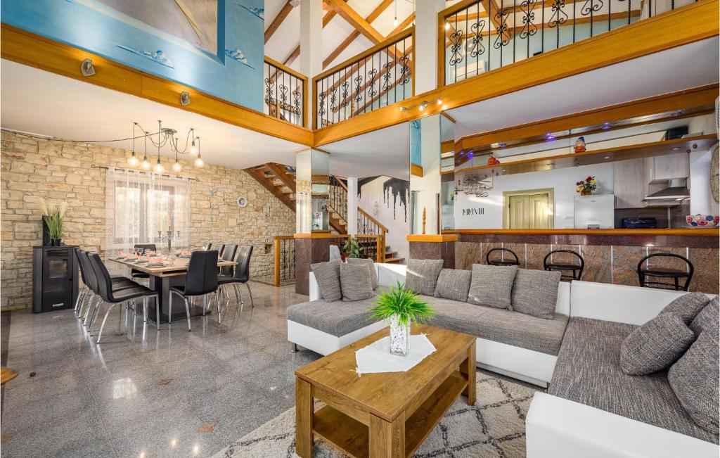 3 Bedroom Amazing Home In Smoljanci photo 3