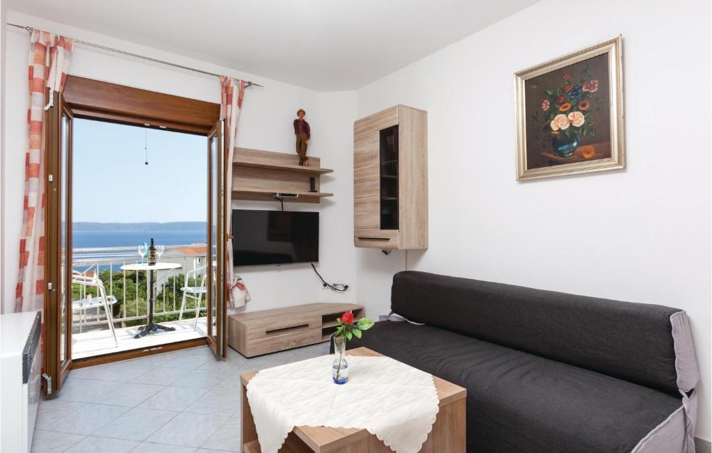 One-Bedroom Apartment In Okrug Gornji photo 3