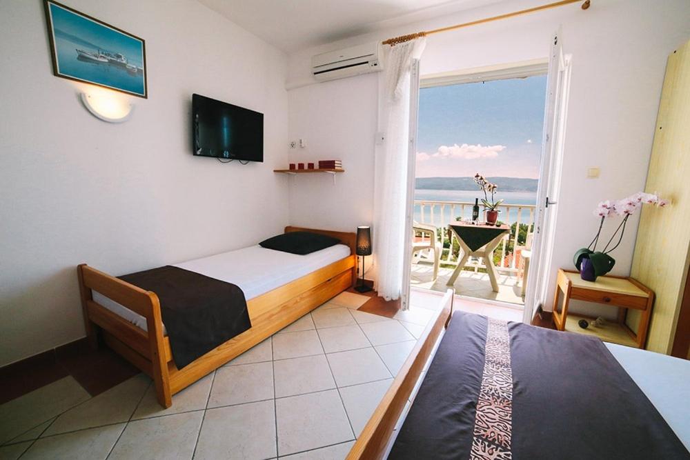 Studio Apartment in Duce with Sea View photo 2