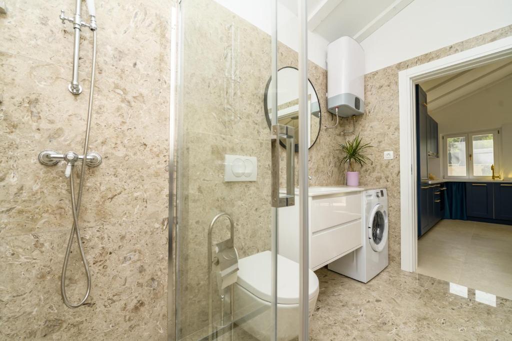 STONE HOUSE LEANI photo 3