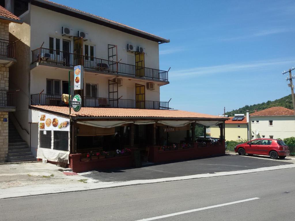 Apartments by the sea Podaca — photo 1