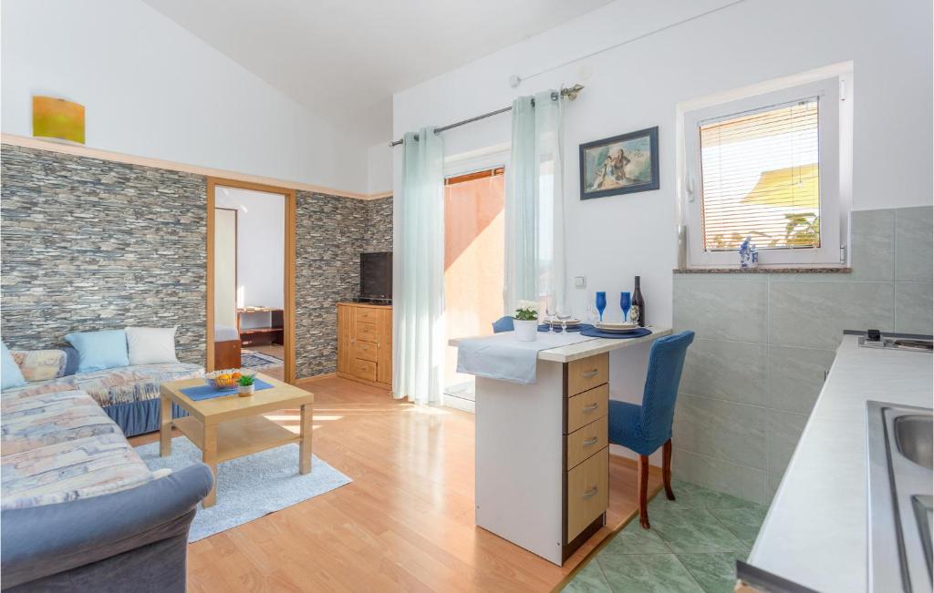 1 Bedroom Stunning Apartment In Krk photo 3