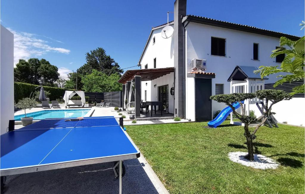 Three-Bedroom Apartment In Svetvincenat photo 3
