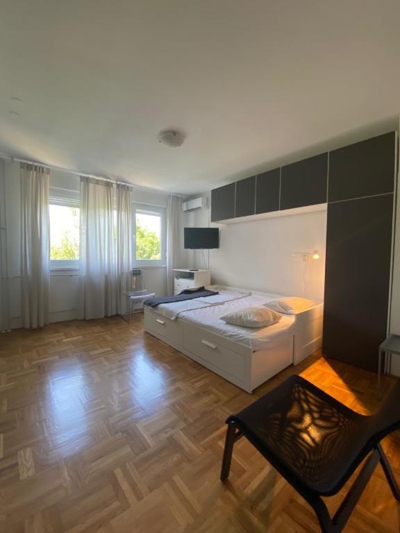 West vibes apartment — photo 1