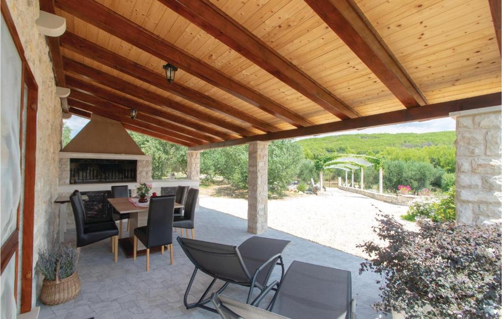 One-Bedroom Holiday Home In Smokvica photo 2