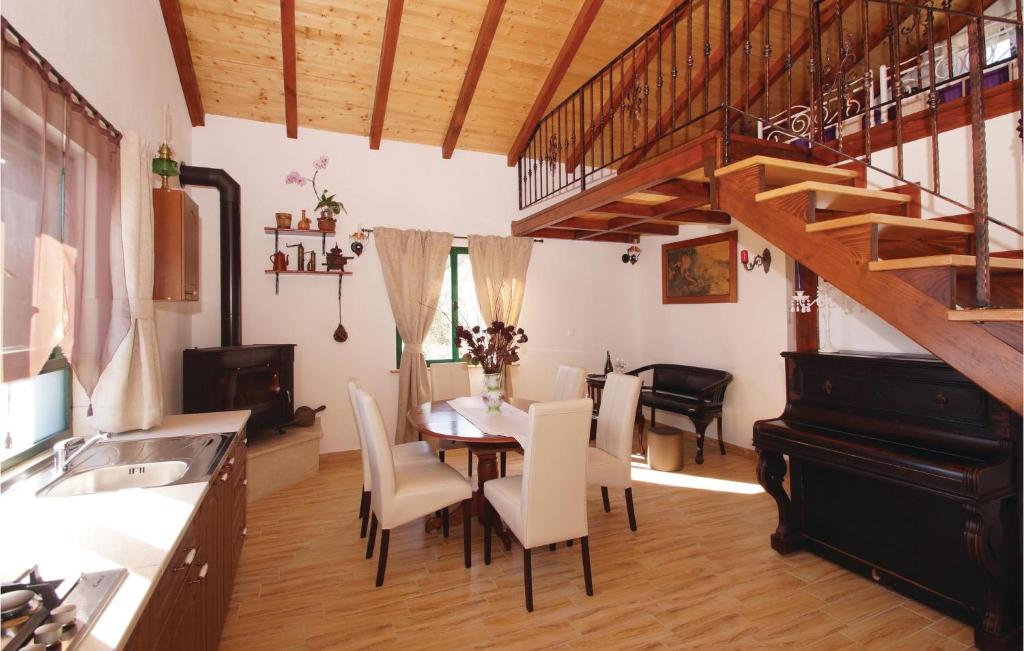 One-Bedroom Holiday Home In Smokvica photo 3