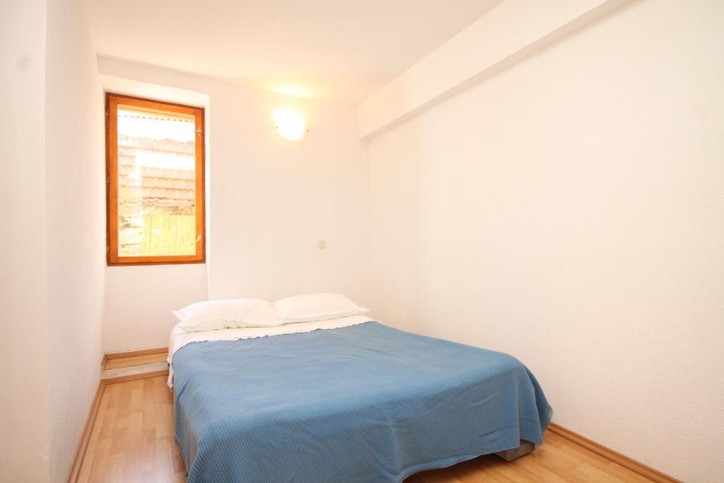 Holiday apartments Vis - 8916 photo 2