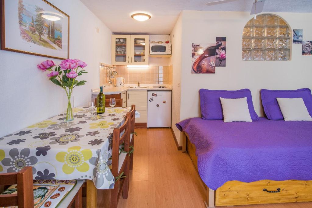 Apartments by the sea Vrbnik photo 2