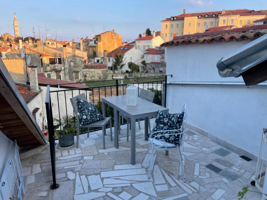 Steinhaus mit Terrasse — photo 1