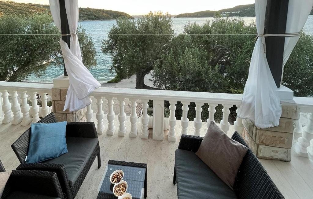 Three-Bedroom Apartment In Slano photo 2