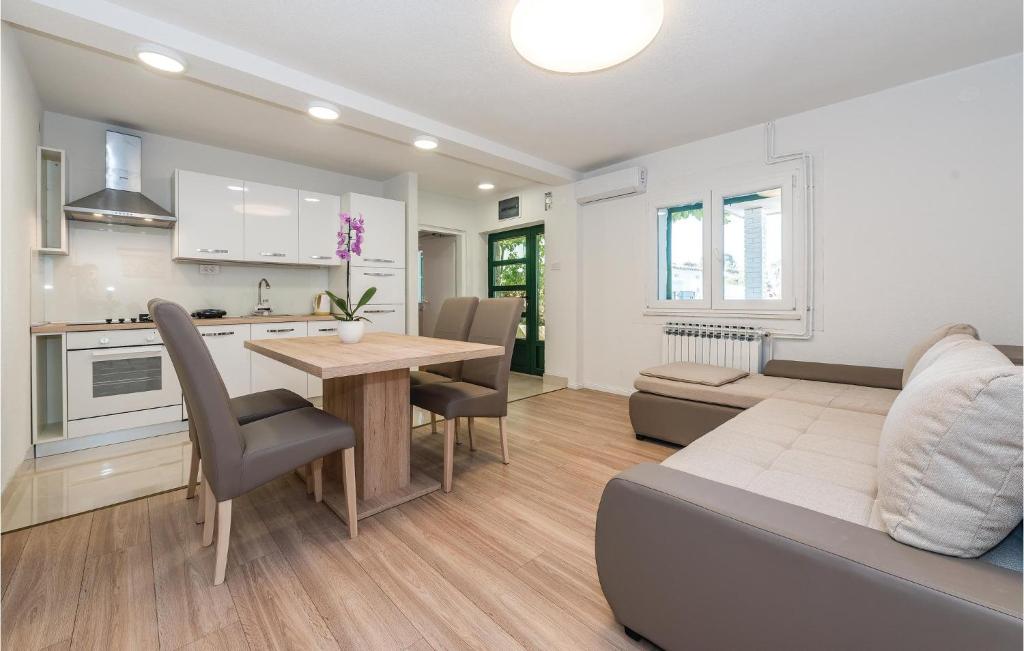 Amazing Apartment In Sibenik With Sauna photo 3