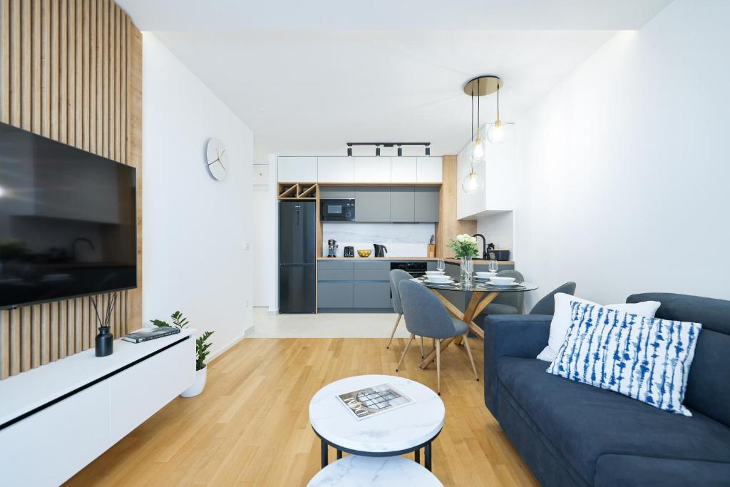 Alpha Level Apartment photo 2