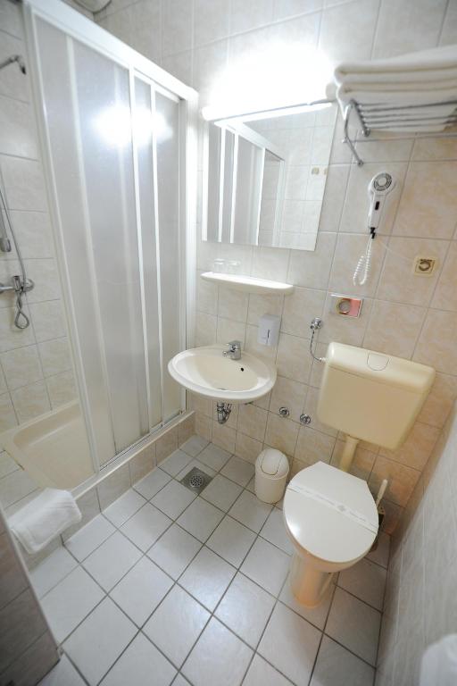 Rooms with a parking space Sinj photo 3