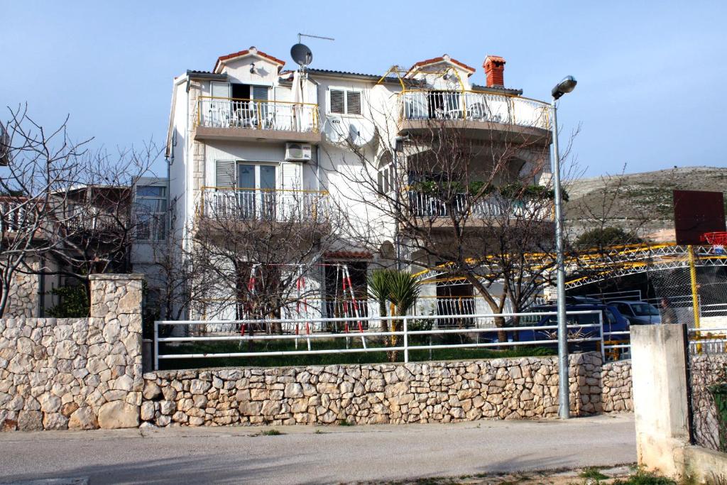 Apartments with parking space Grebastica — photo 1