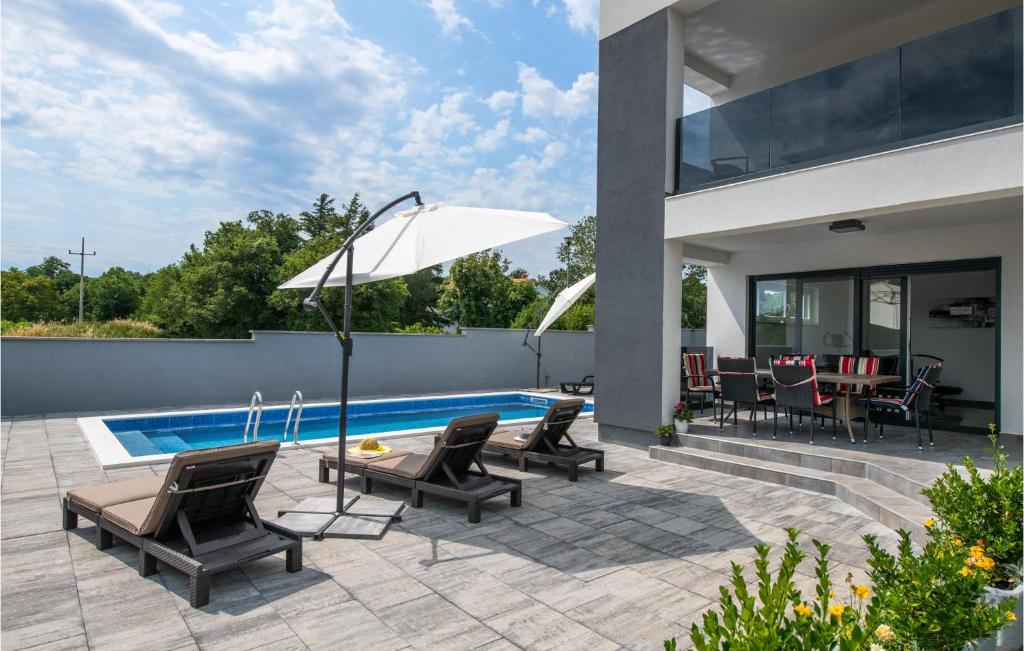 Gorgeous Home In Labin photo 2