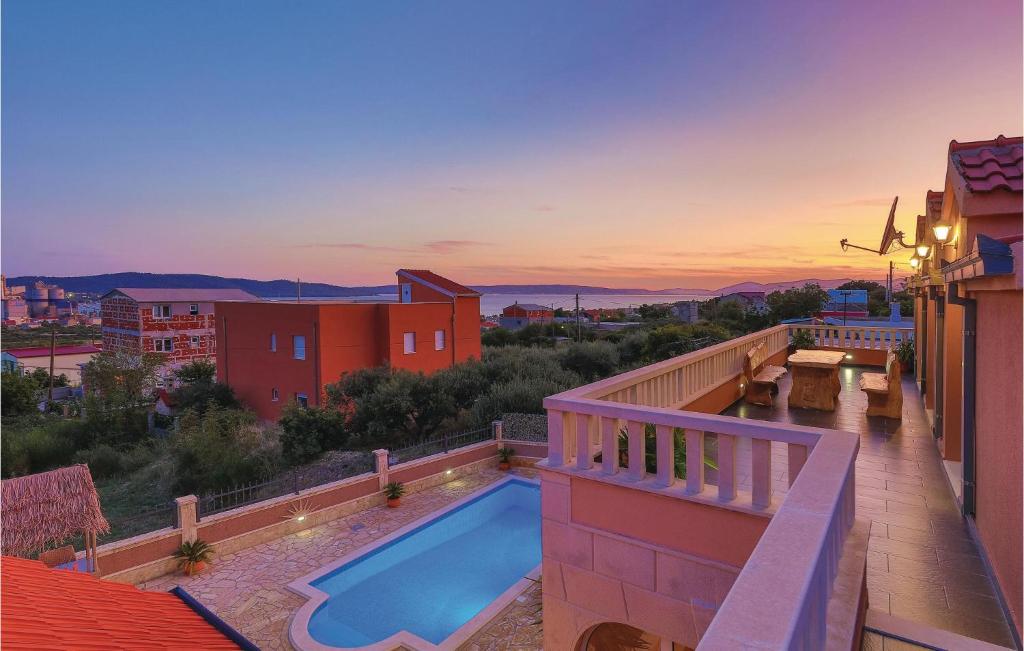 Six-Bedroom Holiday Home In Kastel Sucurac With Sea View photo 3