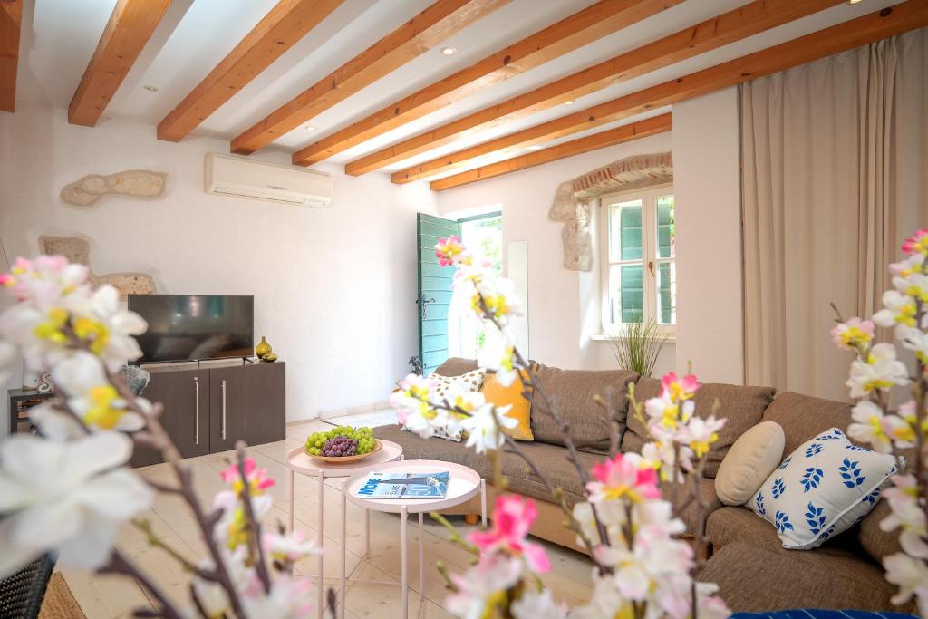 Stonehouse 22 - ZF Hvar — photo 1