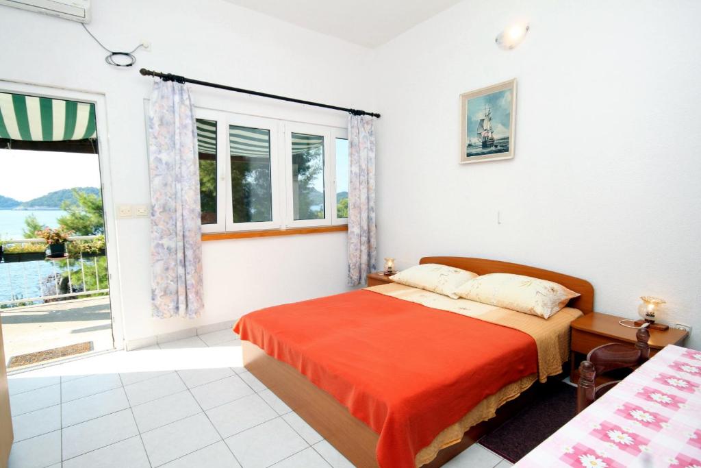Apartments by the sea Ubli photo 2
