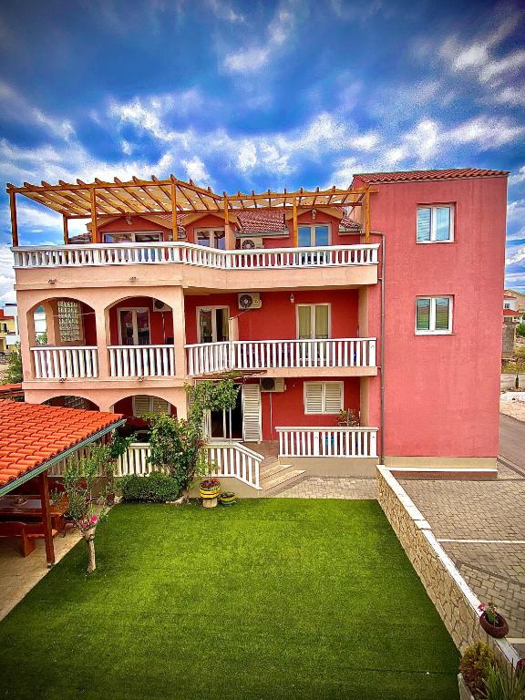 Zeljak Apartments — photo 1