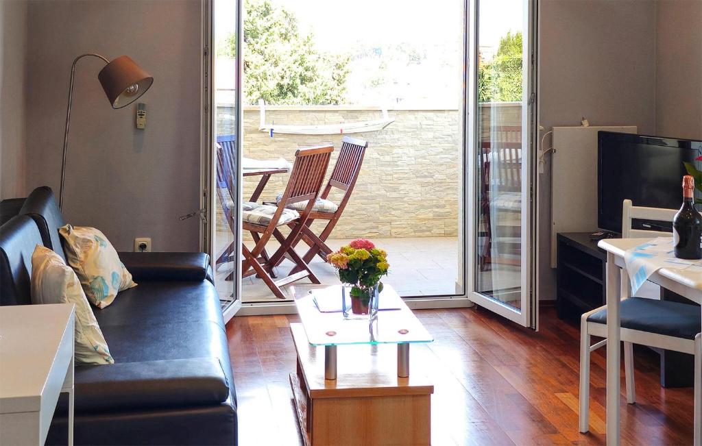 1 Bedroom Beautiful Apartment In Rovinj photo 3