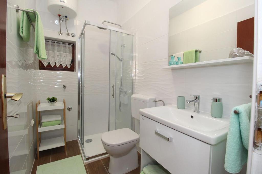 Apartments and rooms with parking space Pag - 13060 photo 3