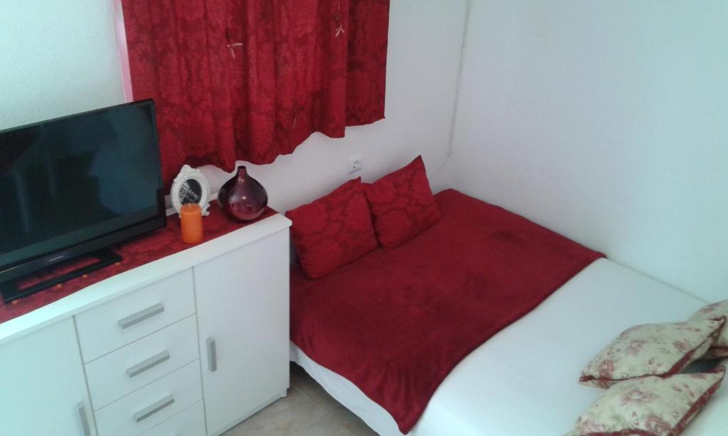 Apartments with a parking space Kastel Kambelovac photo 2