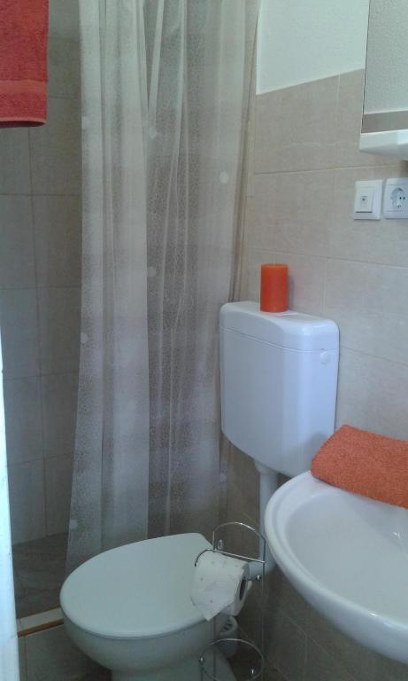 Apartments with a parking space Kastel Kambelovac photo 3