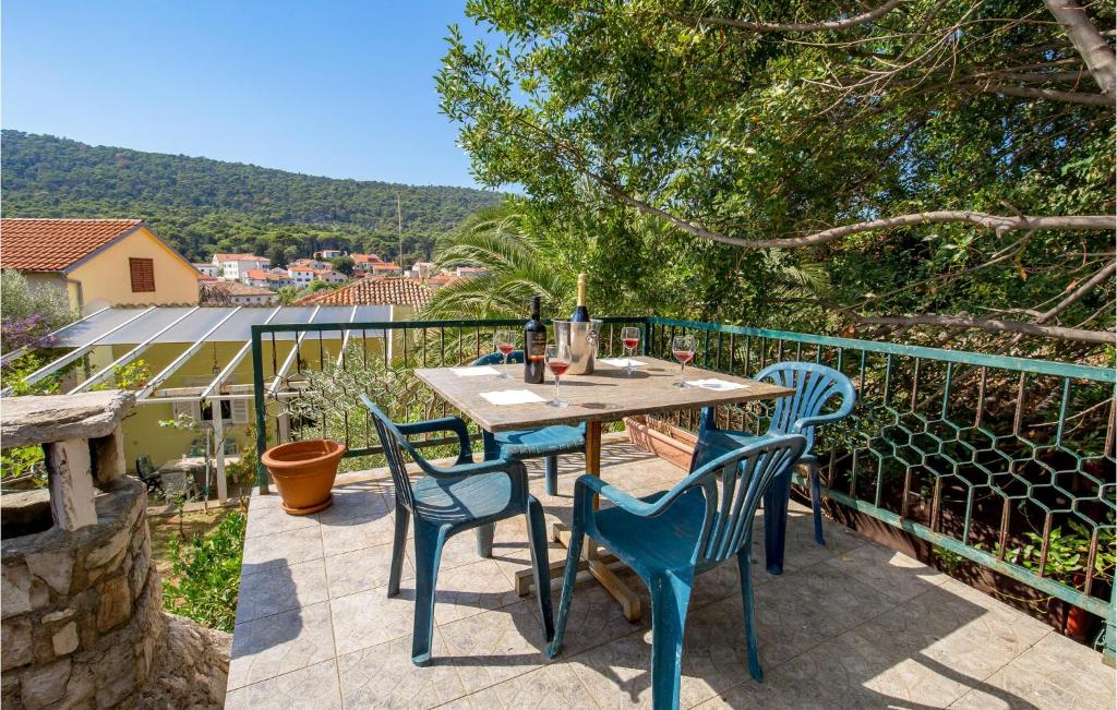 1 Bedroom Nice Apartment In Veli Losinj — photo 1