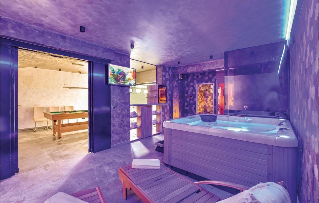 Beautiful Home In Stobrec With Sauna photo 3