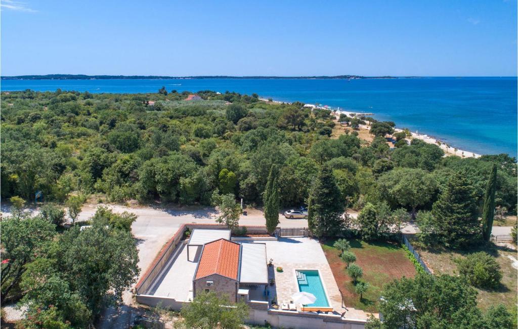 Luxurious Home In Peroj — photo 1